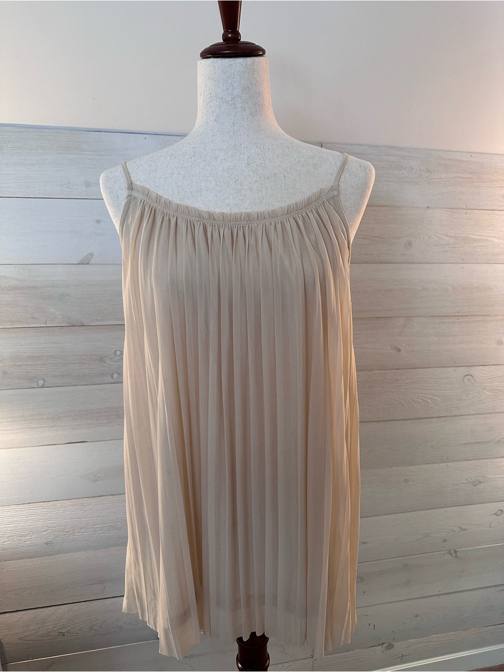 NWT Worthington Soft Cream Pleated Sleeveless Blouse